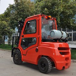 Xe nâng điện 4 bánh Caterpillar