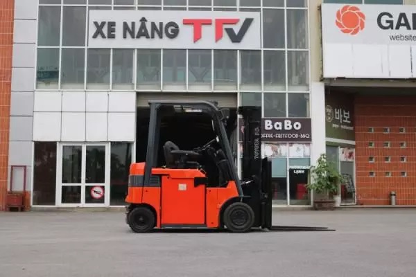 Xe nâng điện cũ