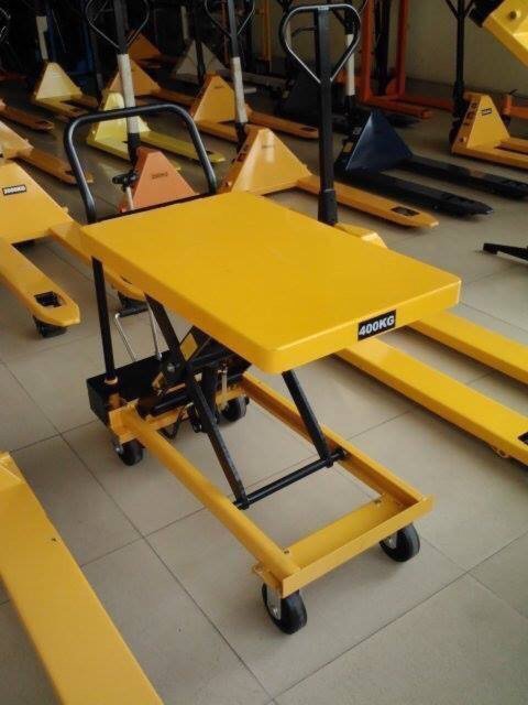 Xe nâng mặt bàn