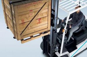 Xe nâng vận chuyển hàng 2,5 tấn