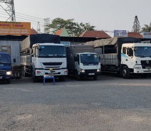 Xe tải chuyển hàng từ Hà Nội