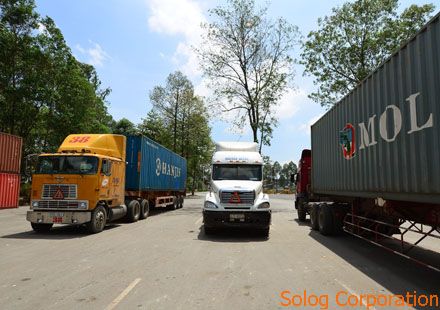 Xe tải container chuyên chở