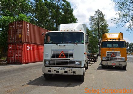 Xe tải container chuyên chở