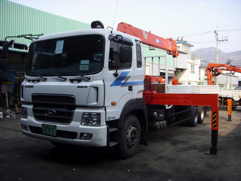 Xe cẩu tự hành 9.5 tấn