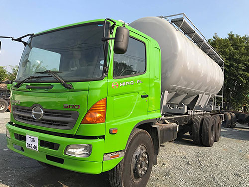 Xe chở thức ăn gia súc Hino