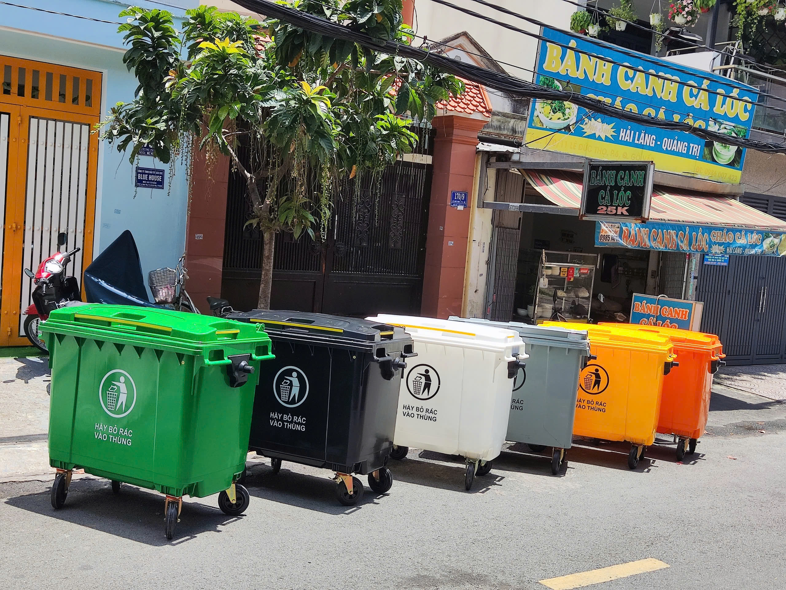 Xe gom rác nhựa