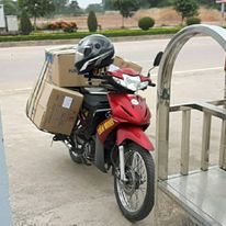 Vận chuyển hàng hóa bằng xe máy