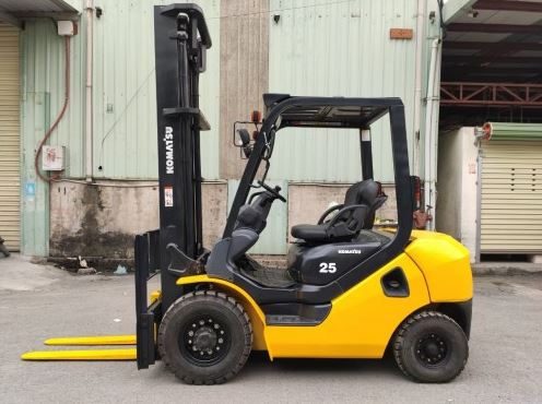 Xe nâng 2.5 tấn 4 mét Komatsu FD25T-17