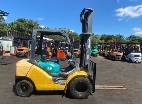 Xe nâng 2.5 tấn Komatsu FD25T-15 4.5 mét dịch càng, động cơ 4D94E