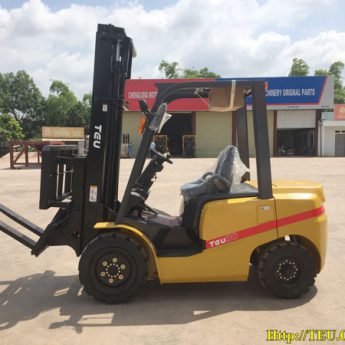 Xe nâng càng gật gù