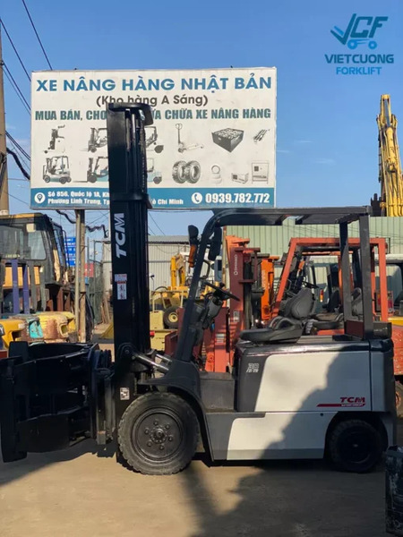 Xe nâng kẹp cuộn giấy 3 tấn
