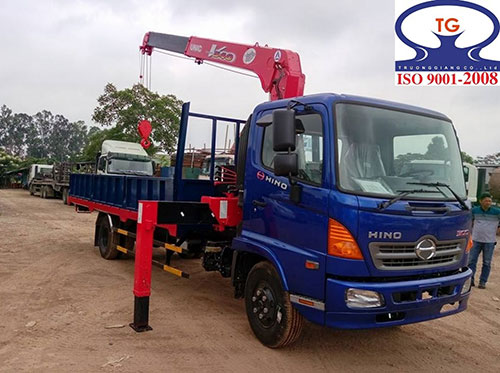 Xe tải gắn cẩu Hino 8.2 tấn