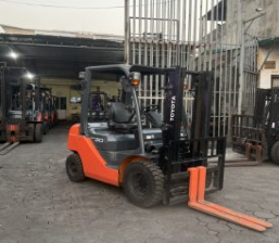Xe nâng 2 tấn