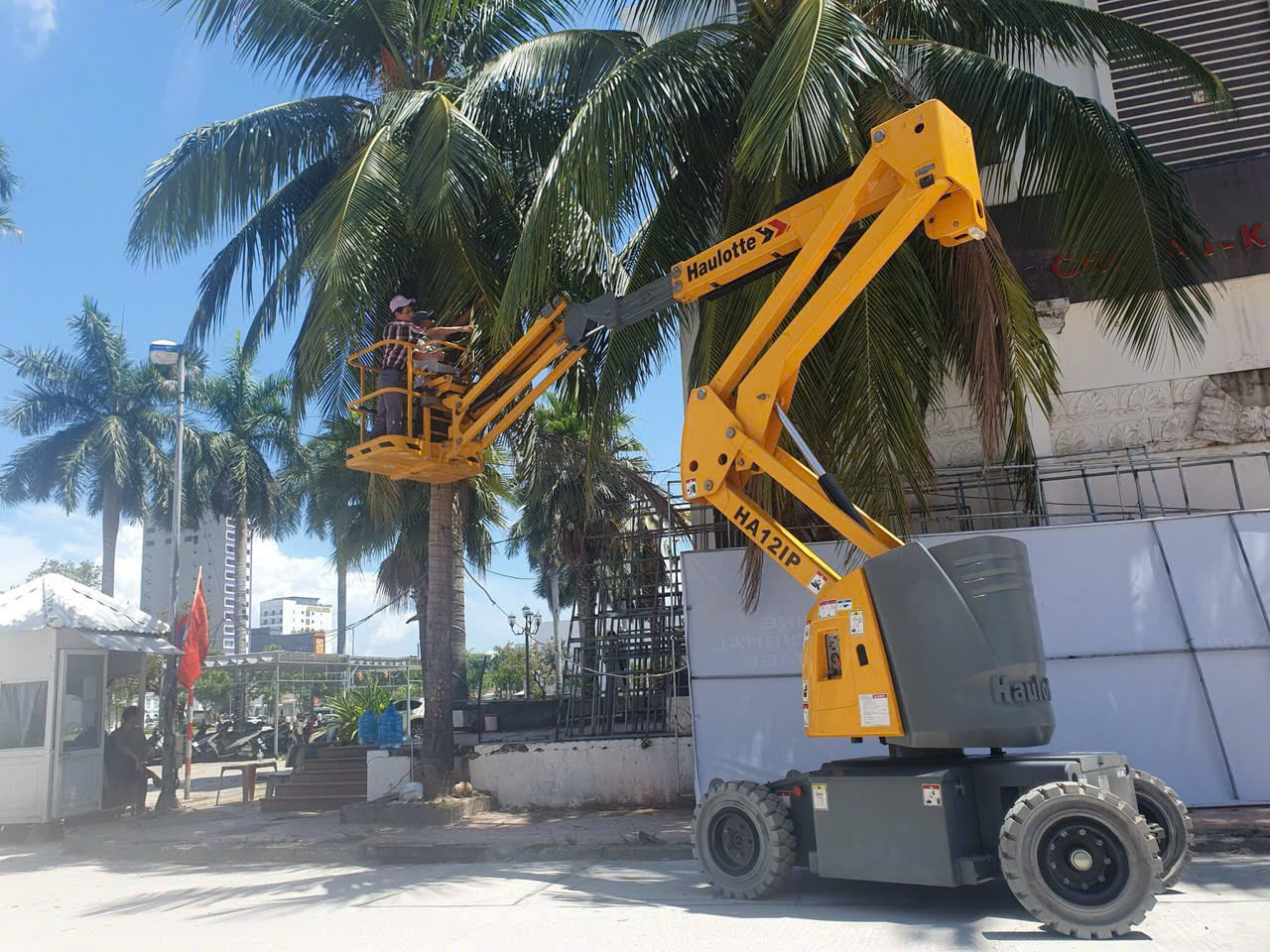 Xe nâng người