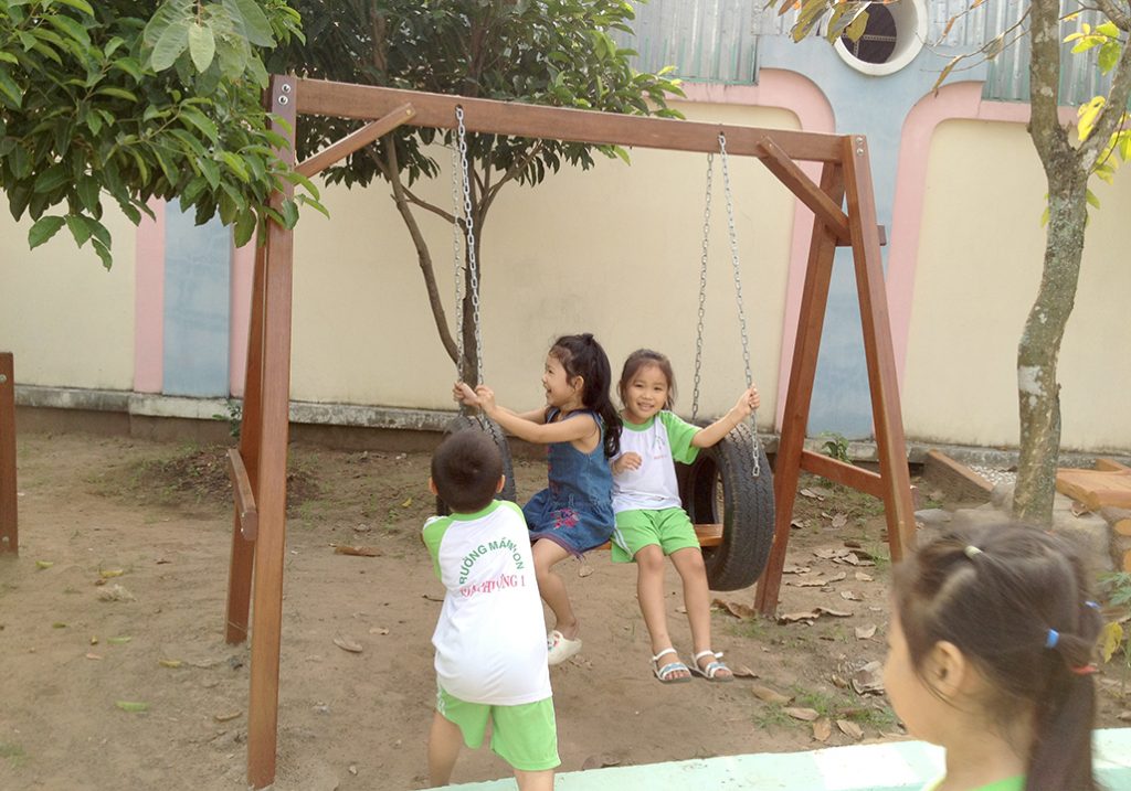 Xích đu nhựa giả mây