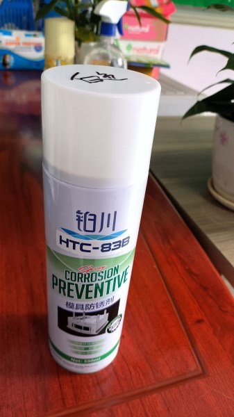 Xịt chống rỉ màu trắng