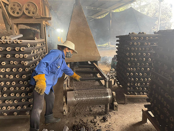 Hình ảnh sản xuất than mùn cưa