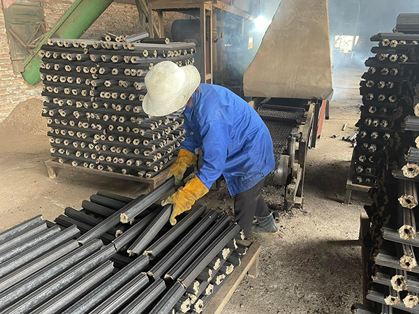 Hình ảnh sản xuất than mùn cưa