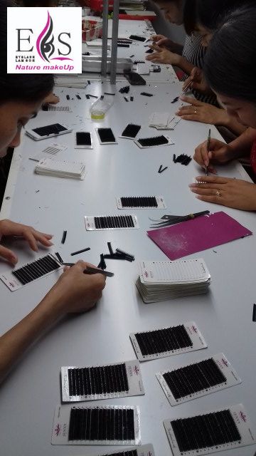 Sản xuất lông mi