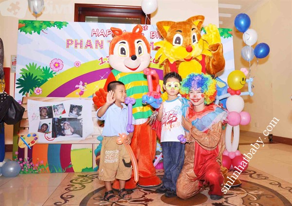 Chú hề với thiếu nhi