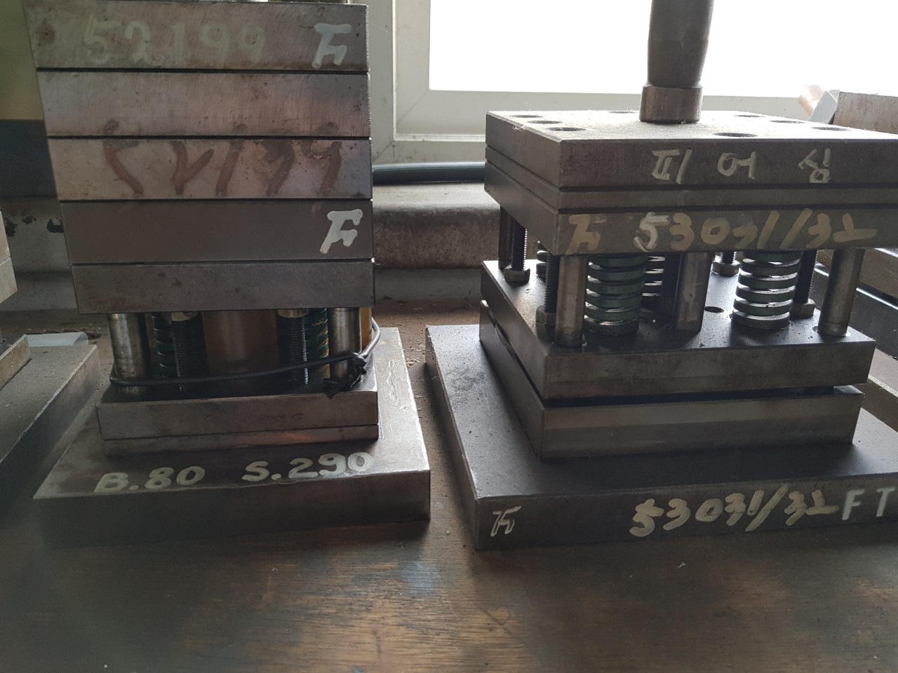 Gia công khuôn mẫu