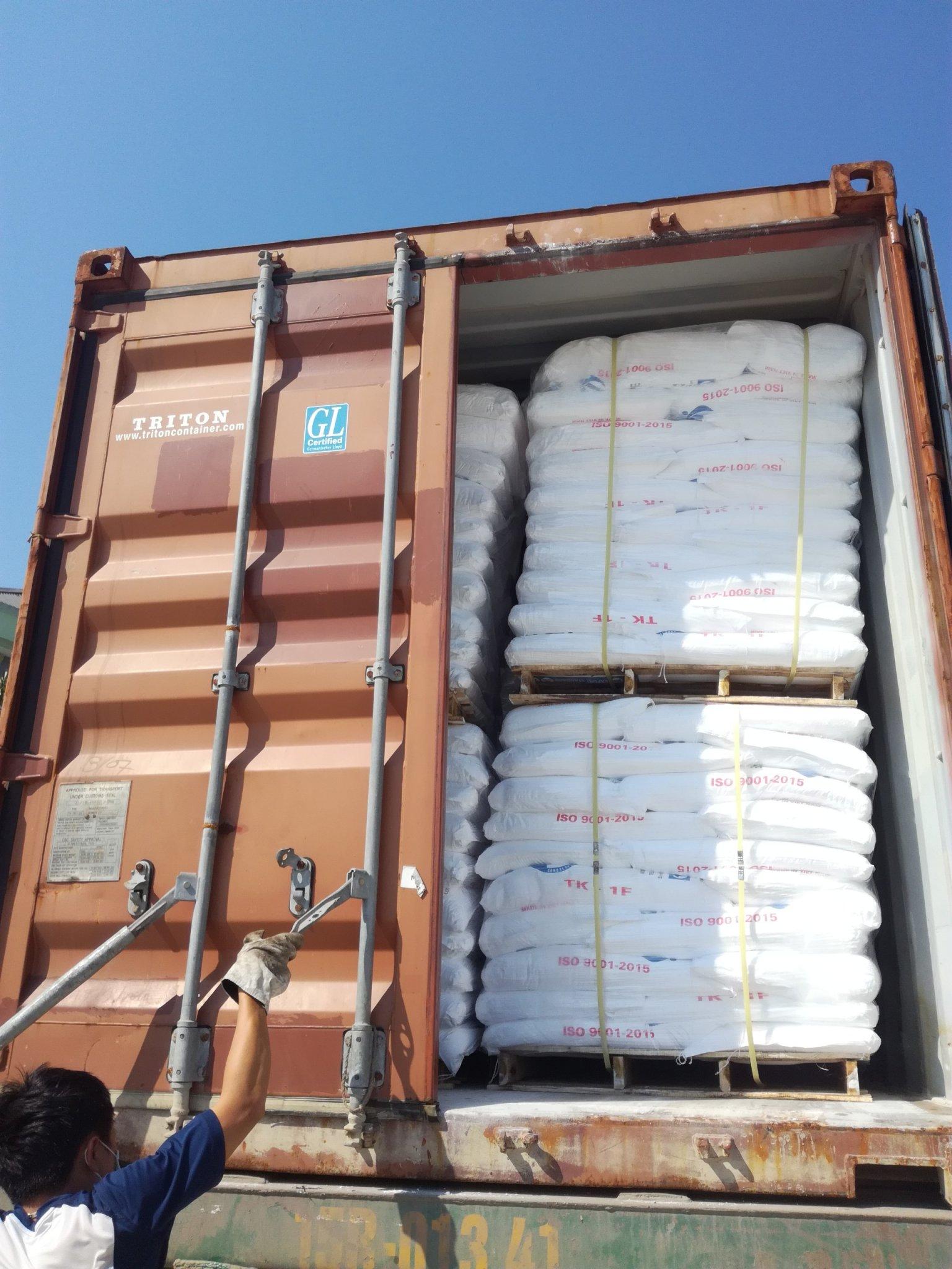 Xuất hàng lên container