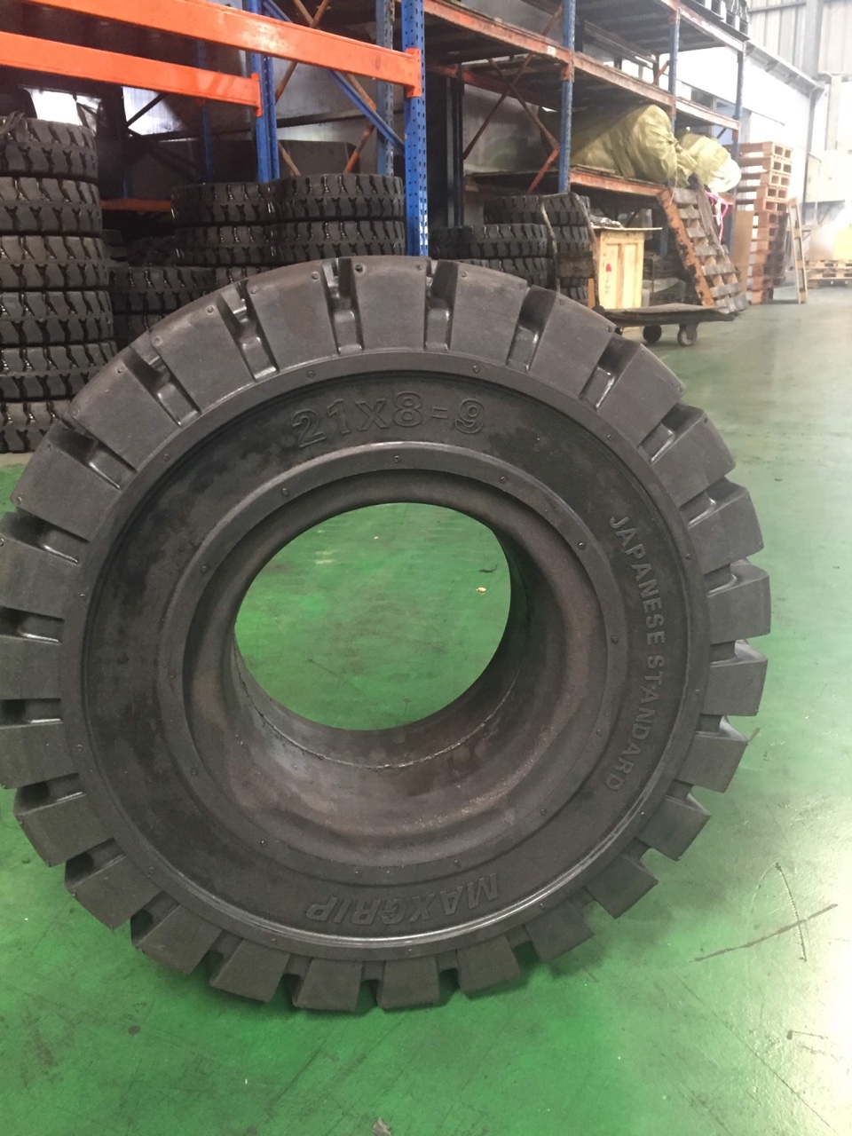 Bánh xe nâng dầu