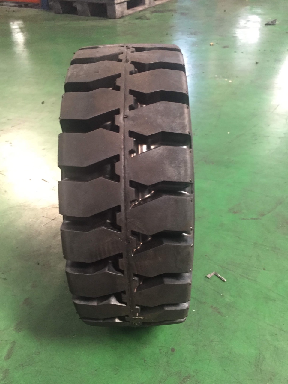 Bánh xe nâng dầu