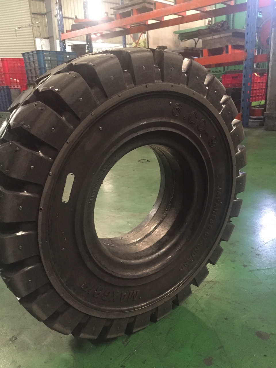 Bánh xe nâng dầu