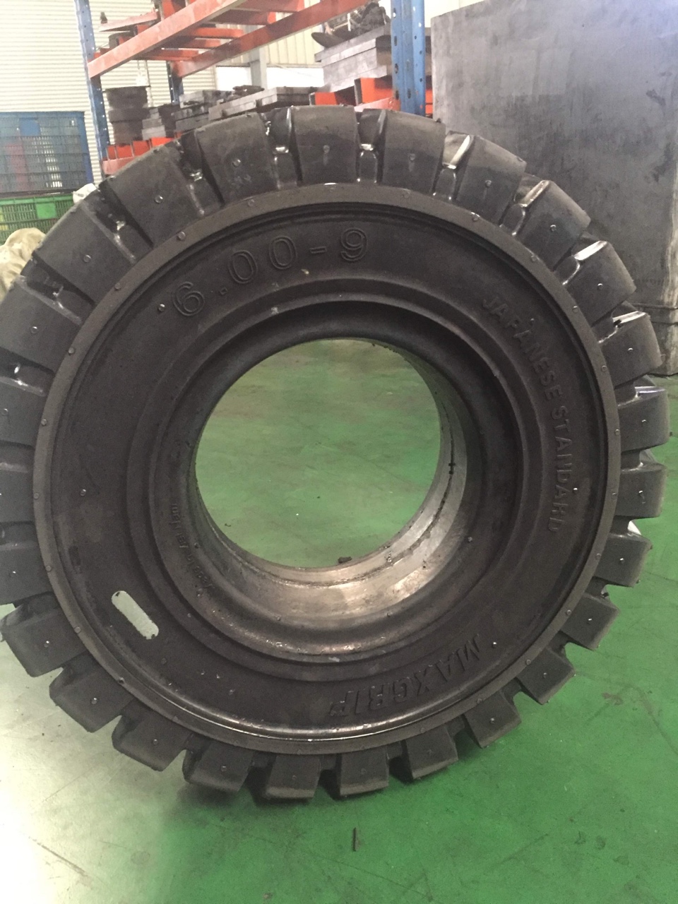 Bánh xe nâng dầu