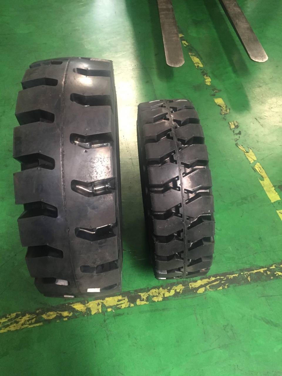 Bánh xe nâng dầu
