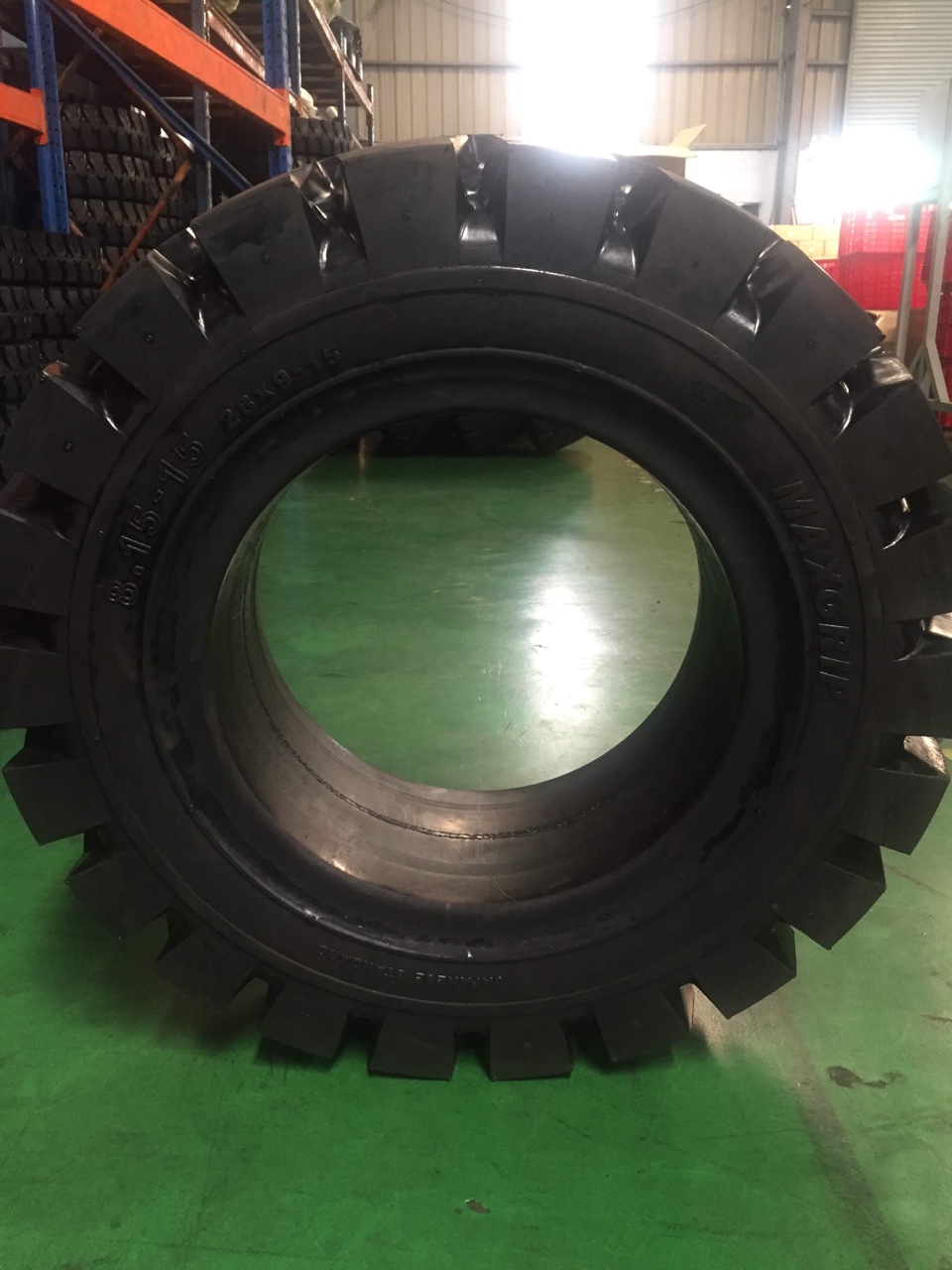 Bánh xe nâng dầu
