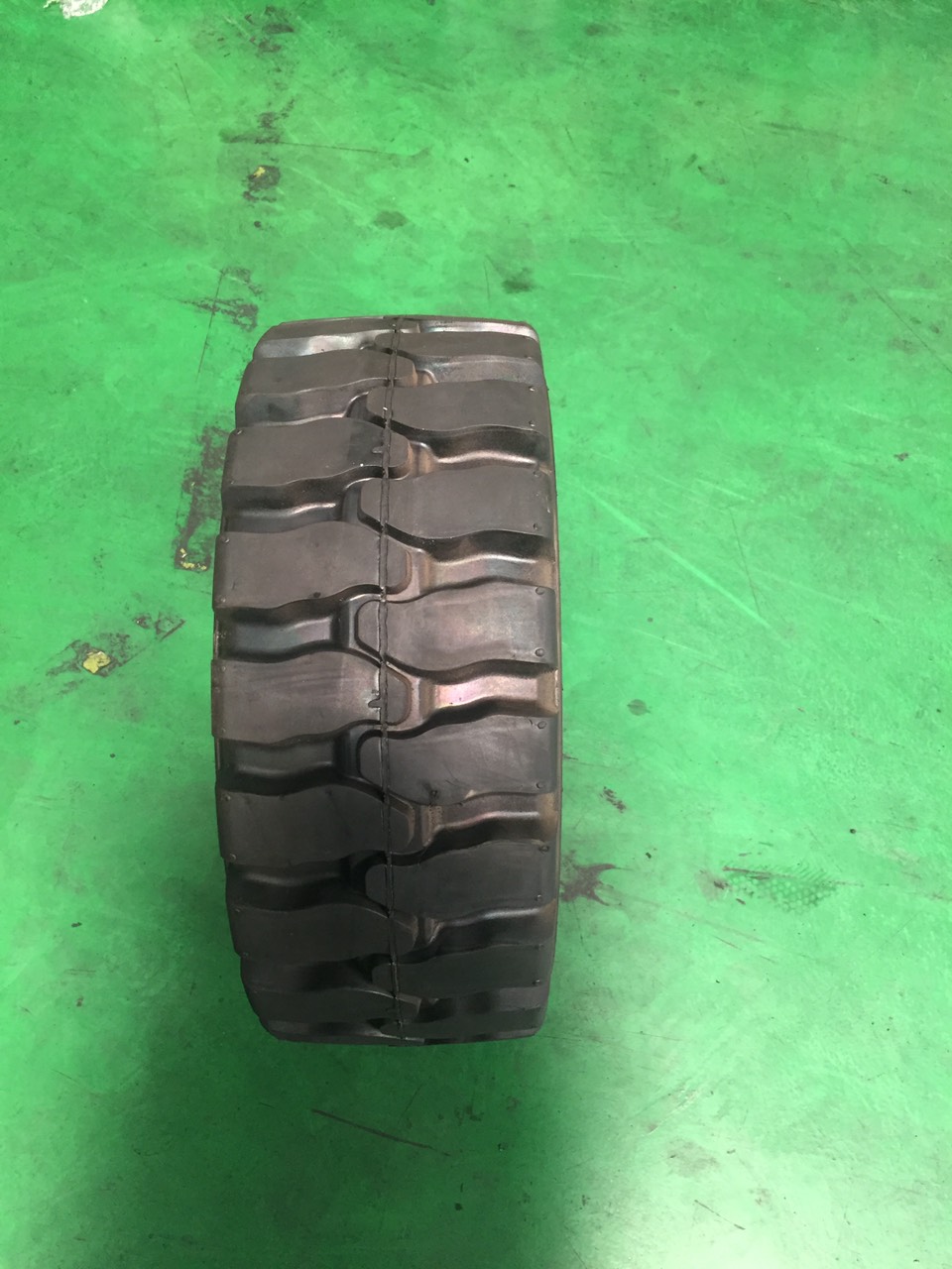 Bánh xe nâng điện