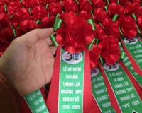 Hoa cài áo đại biểu
