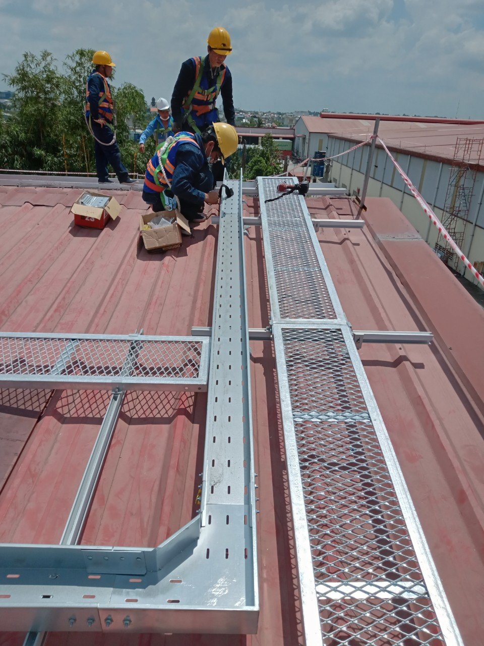 Thi công hệ thống năng lượng mặt trờI