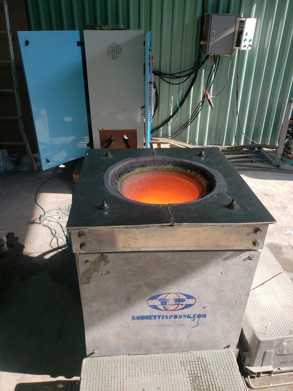 Lò đúc đồng cao tần 300kg