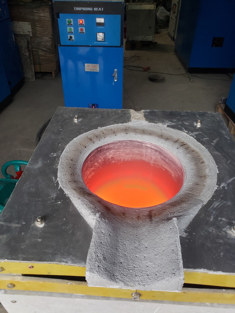 Lò đúc đồng cao tần 500kg