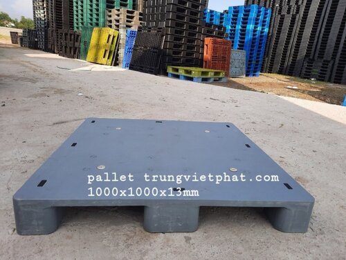 Pallet nhựa kín