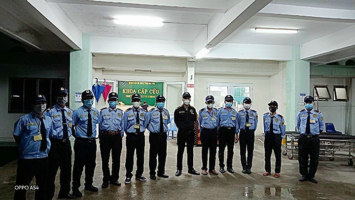 Bảo vệ tuần tra canh gác