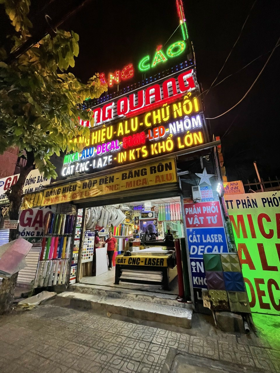 Thi công quảng cáo