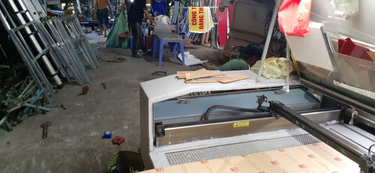 Thi công quảng cáo