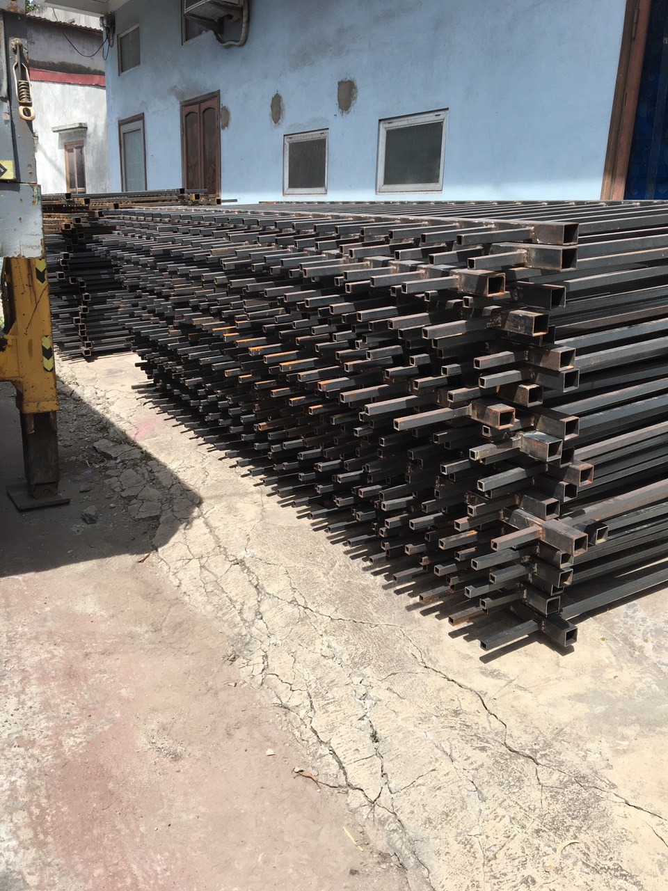 Sơn Tĩnh Điện Hàng Rào, Lan Can