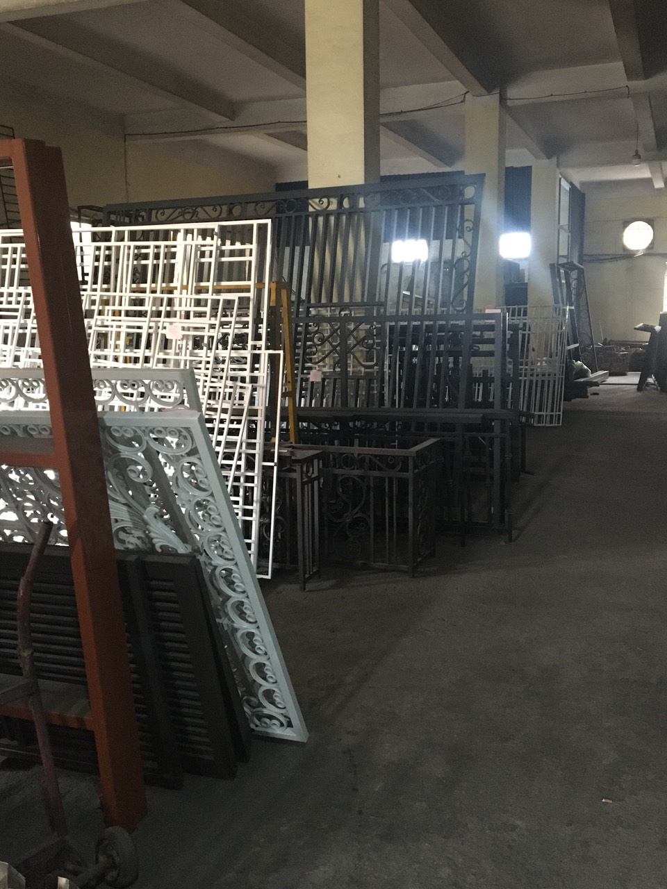 Sơn Tĩnh Điện Hàng Rào, Lan Can