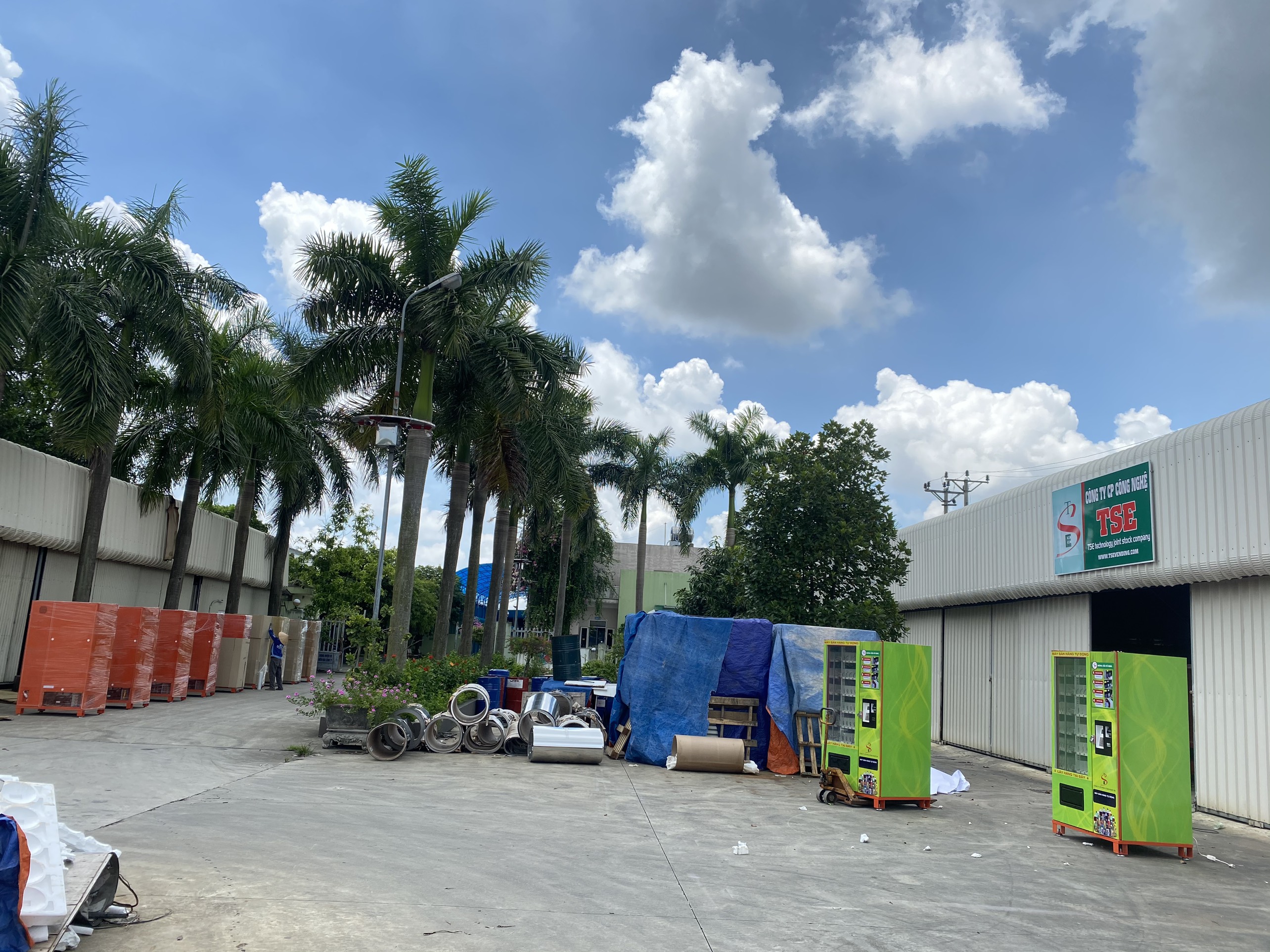 Máy bán hàng tự động