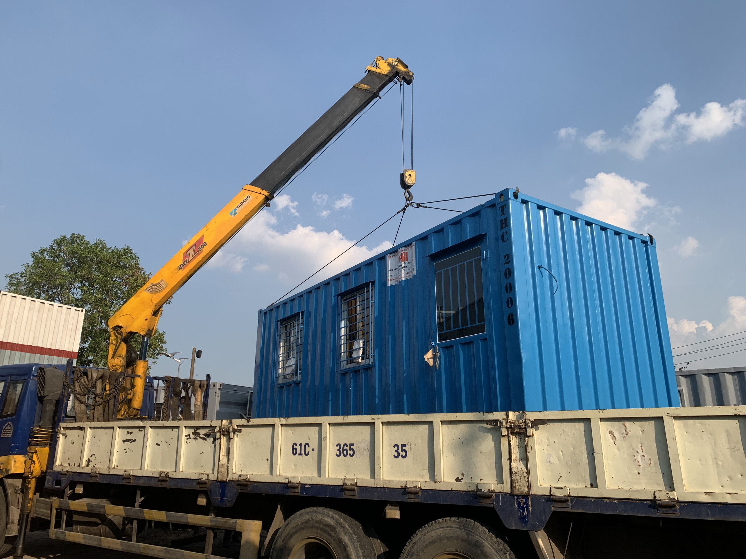 Dịch vụ thi công, cẩu hạ container