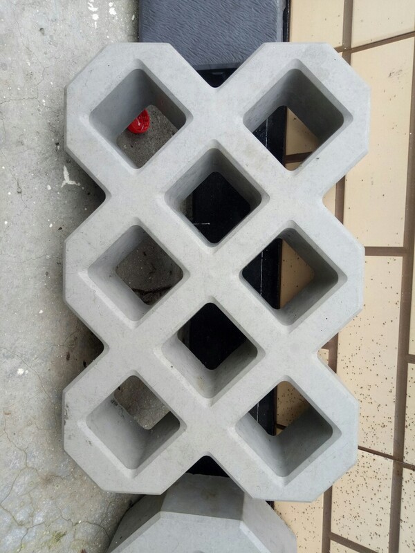 Gạch trồng cỏ 8 lỗ