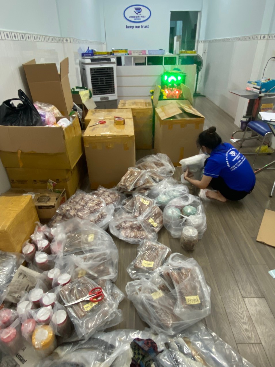 Chuyển phát nhanh quốc tế