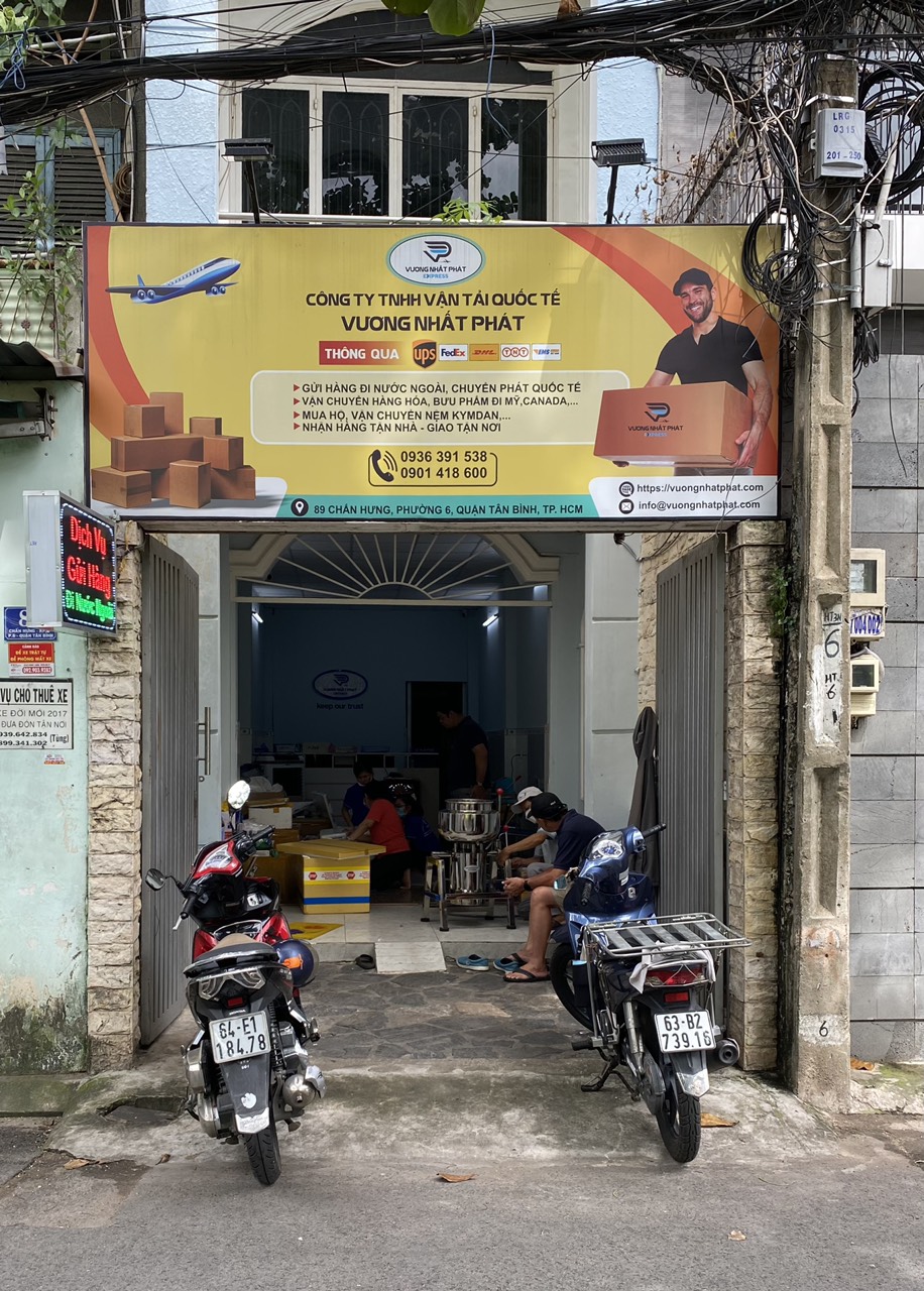Chuyển phát nhanh quốc tế