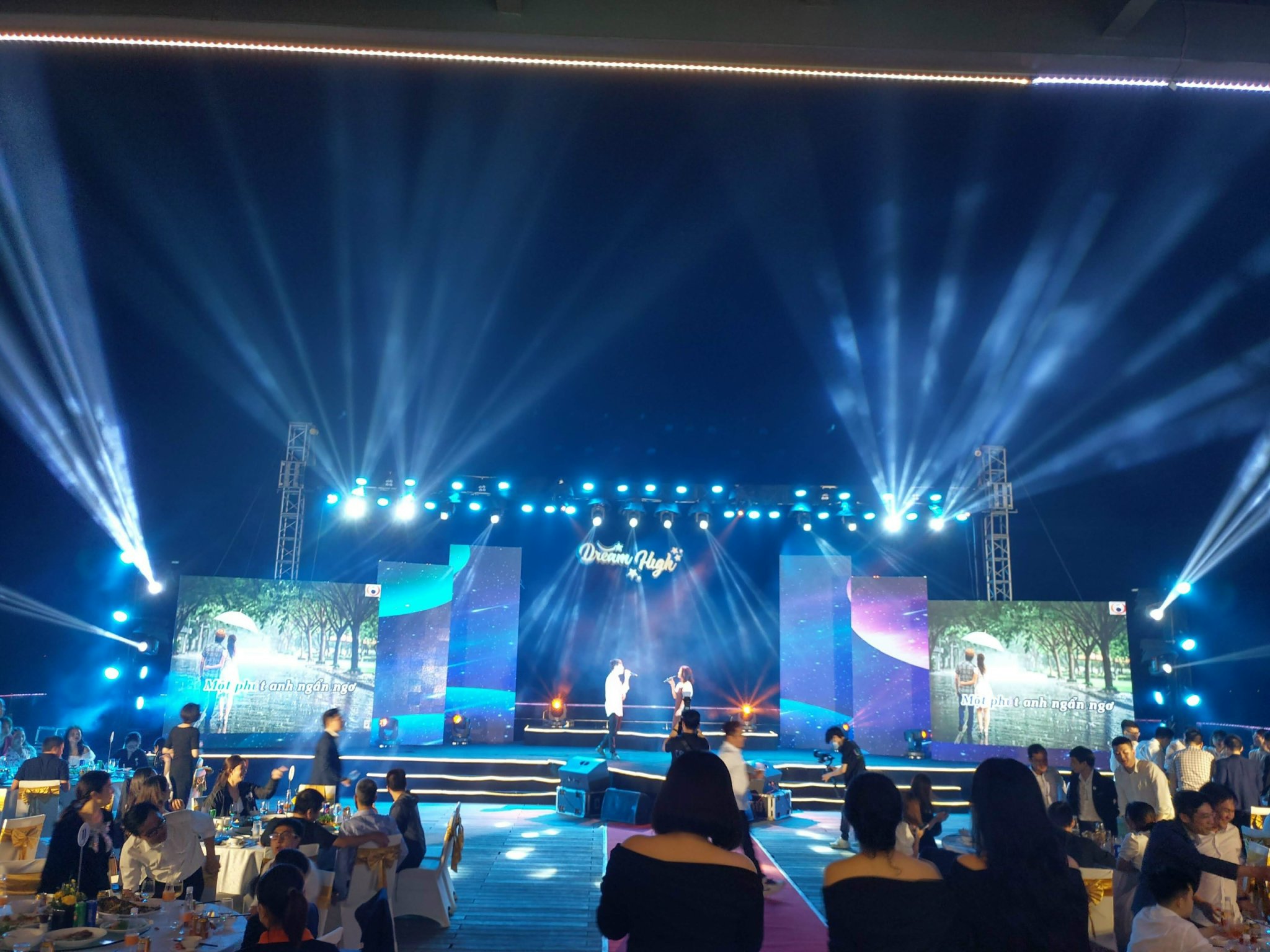 Tổ chức sự kiện