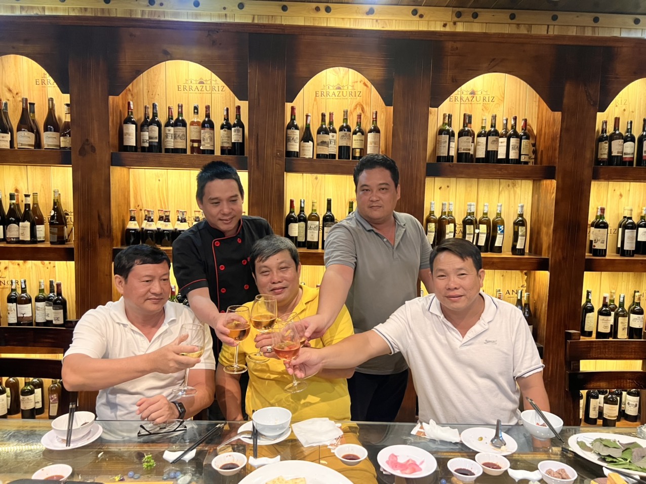 Dịch vụ nhà hàng hải sản, hầm rượi